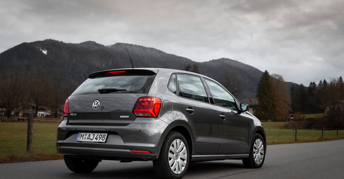 découvrez la volkswagen polo 1.6 tdi 90 dsg 7 confortline de 2010, une compacte économique et élégante, équipée d'une transmission automatique, idéale pour une conduite confortable en ville et sur route.