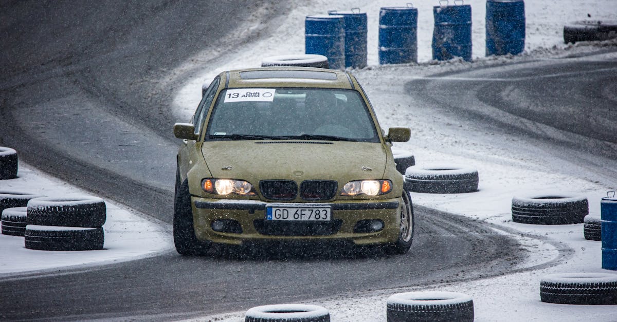 découvrez nos pneus hiver performants pour une sécurité optimale et une adhérence maximale sur routes froides et enneigées.