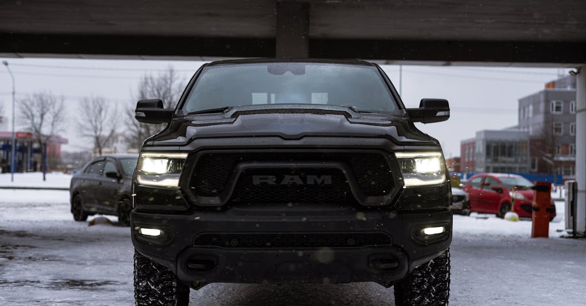 découvrez notre sélection de pneus hiver performants pour une adhérence optimale et une sécurité maximale sur routes enneigées et verglacées.