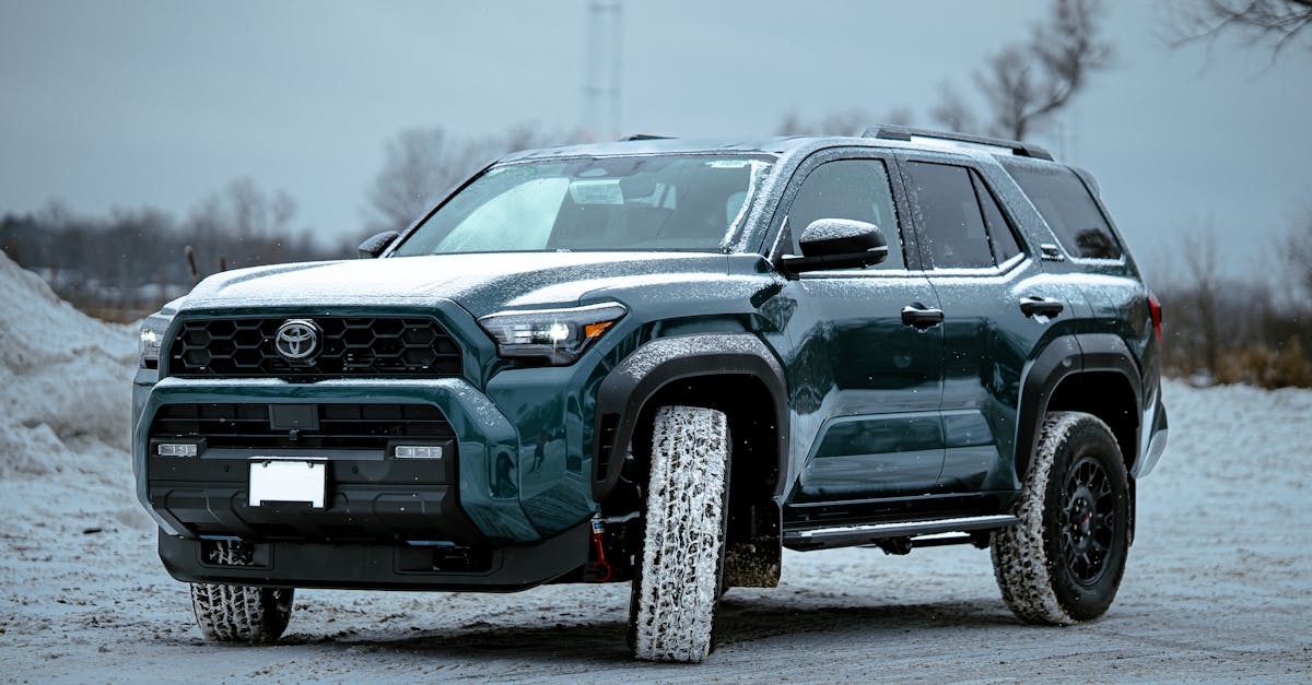 découvrez notre sélection de pneus d'hiver pour une conduite sécurisée sur routes glissantes. performance et adhérence garanties même par grand froid.
